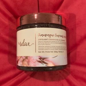 Manna Kadar Champagne Charcoal Body Scrub